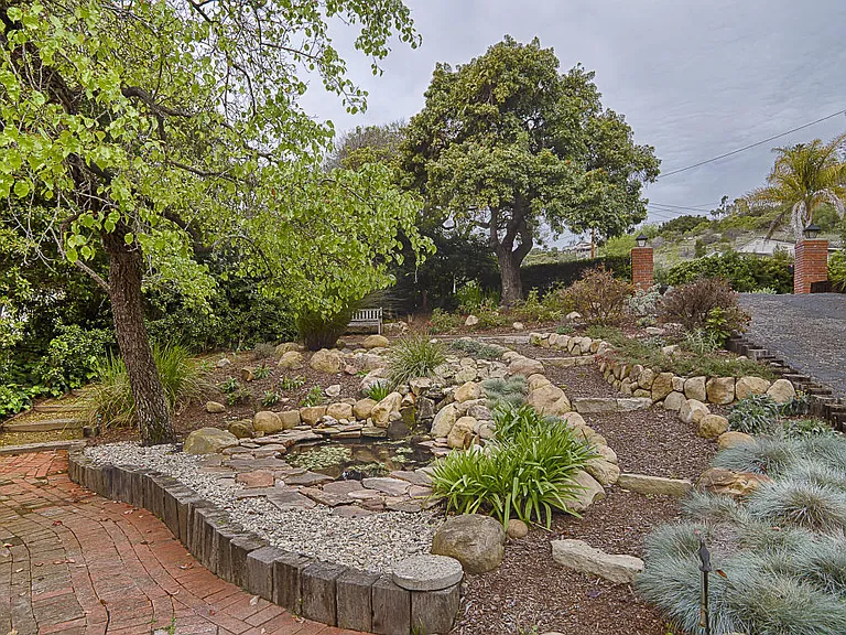 556 Scenic Dr — Photo 3