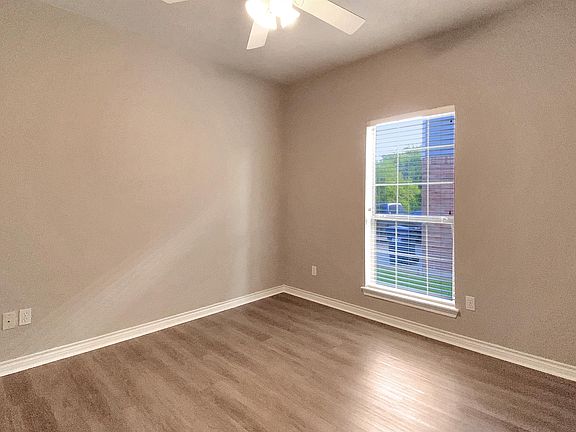 4th image of 1617 Park Pl