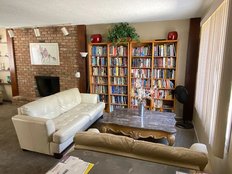 1043 E Loma Vista Dr — Photo 2