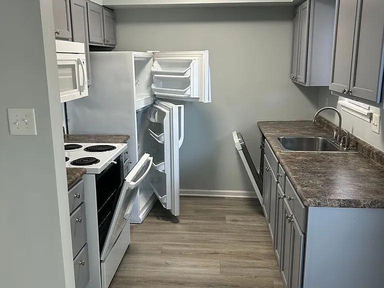 102 Brenda Dr — Photo 9
