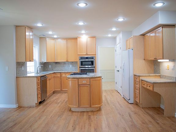 2nd image of 14008 NE 63rd Ct