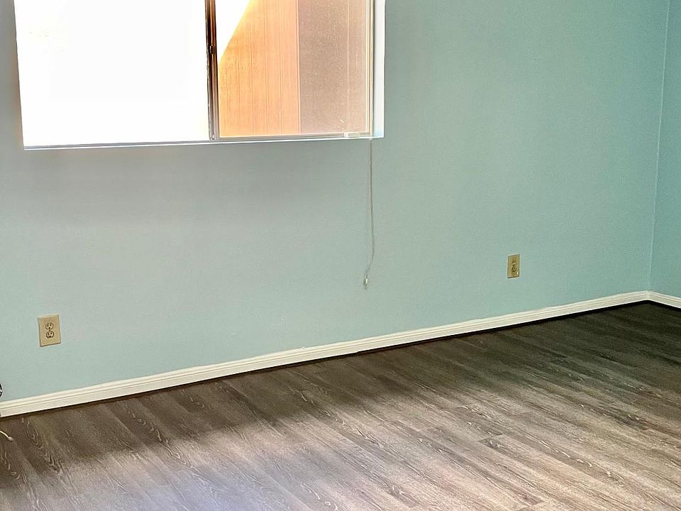 2nd image of 8310 Beechnut St #8310