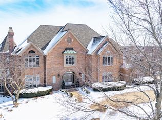 400 Boulder Dr, Lake In The Hills, IL 60156