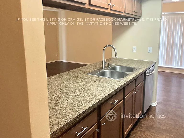 2111 Almeria Way S — Photo 7