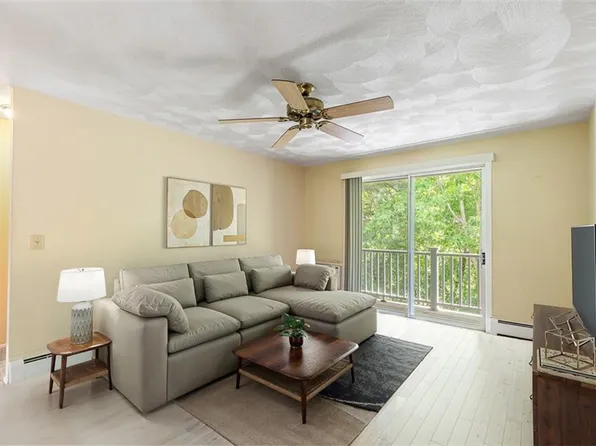 494 Putnam Pike APT A9, Smithfield, RI 02828
