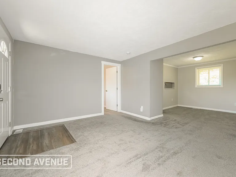 127 Stowe Dr — Photo 8