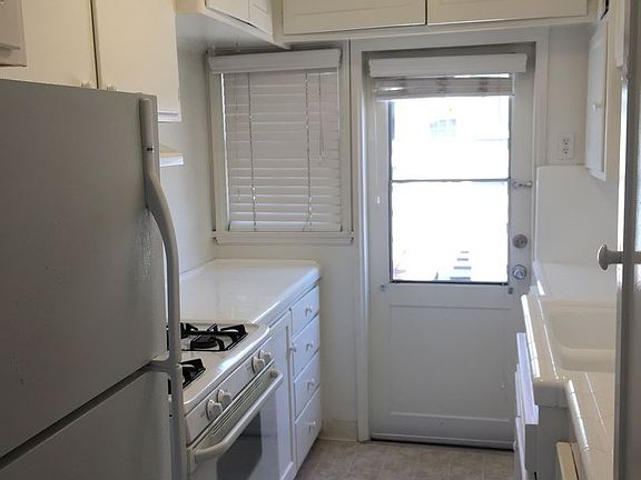 5th image of 1624 Adams Ave #1706