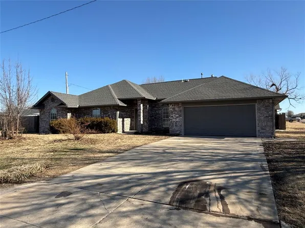 1120 Carolyn Dr, Midwest City, OK 73110