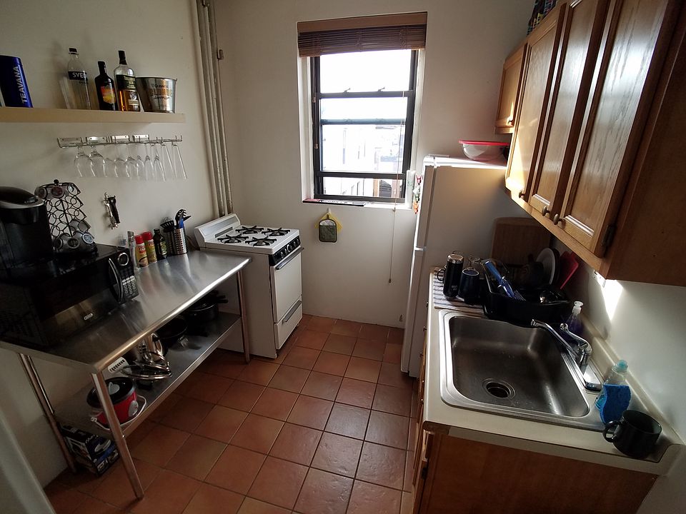 2nd image of 28 Saint Lukes Rd #17R