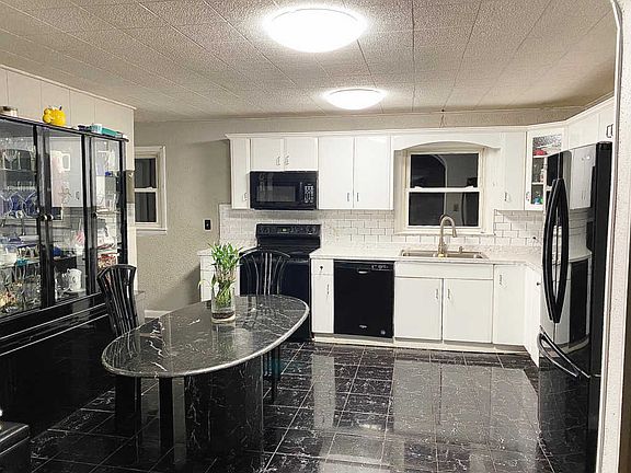 3rd image of 506 Longview Dr