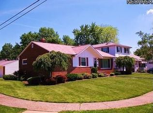 6053 Ascot Rd, Mayfield Heights, OH 44124