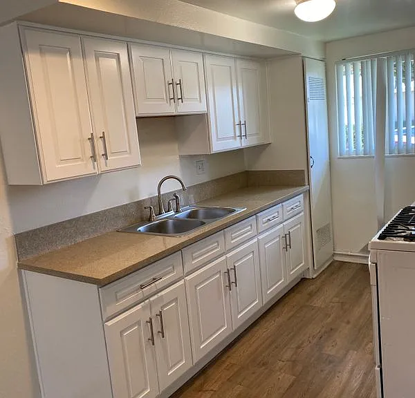 1825 W Maple Ave — Photo 14
