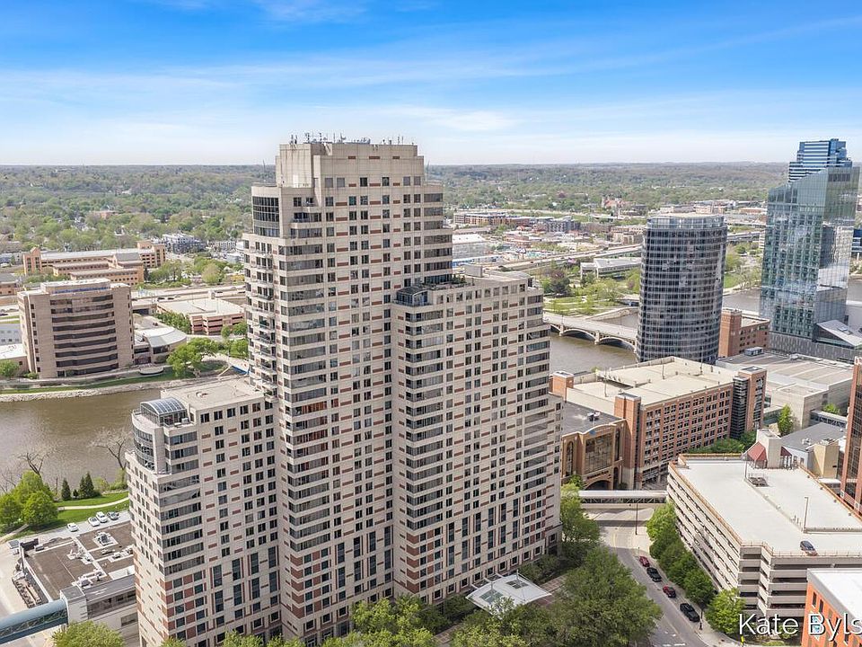 1st image of 118 Campau Cir NW