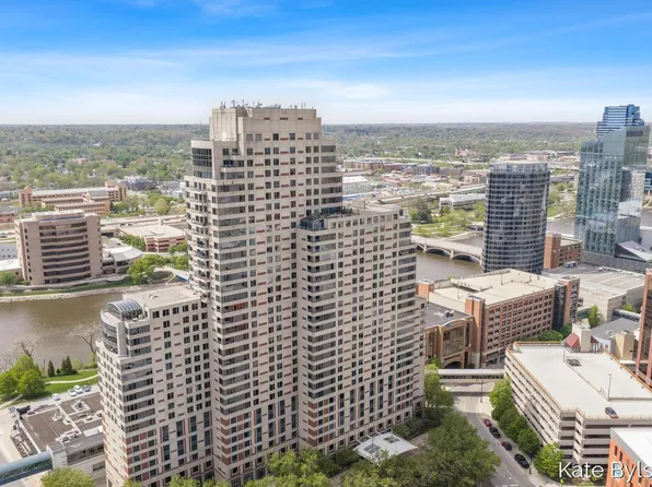 118 Campau Cir NW, Grand Rapids, MI 49503