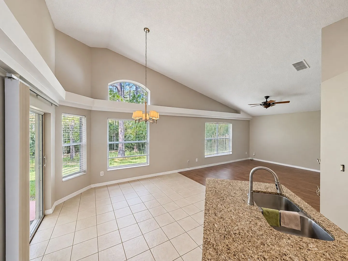 Great 4/2 Rental in East Orlando and Waterford Lakes — Photo 2