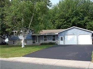 8975 Hilltop Dr, Saint Bonifacius, MN 55375