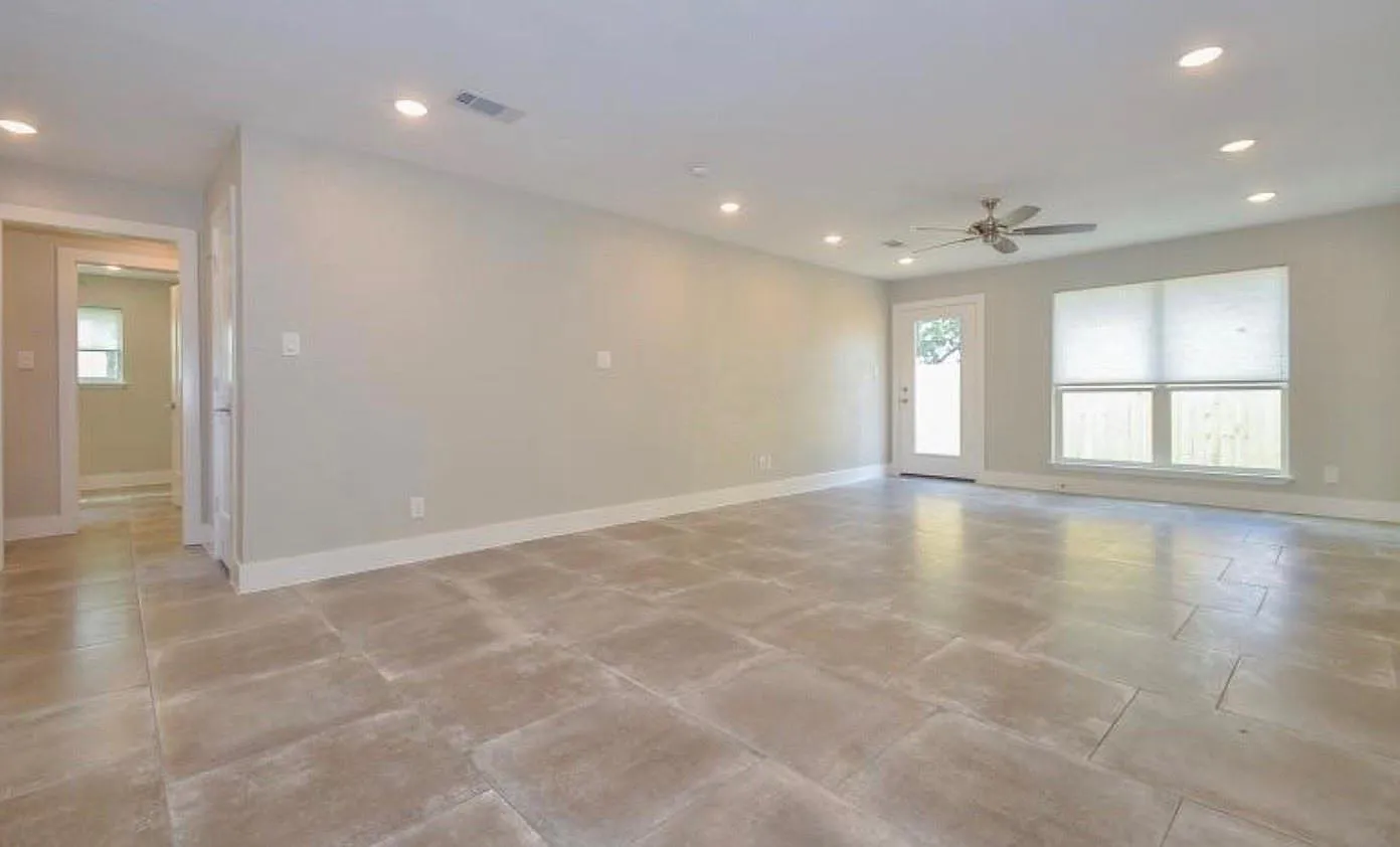 3 bed, 2.0 bath, 2662 sqft, $1,750 — Photo 2