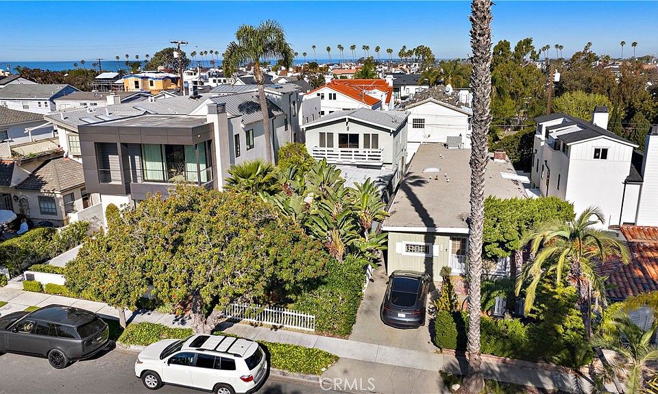 1st image of 321 Larkspur Ave