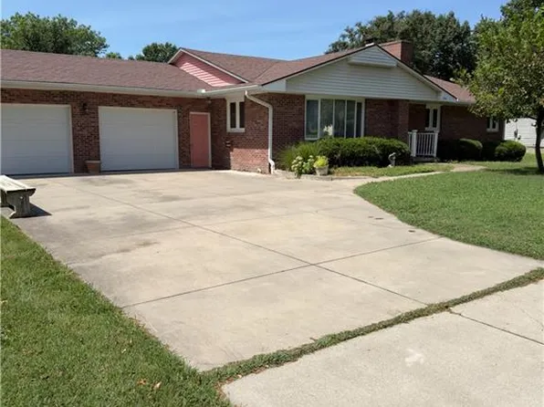 940 S Ash St, Ottawa, KS 66067