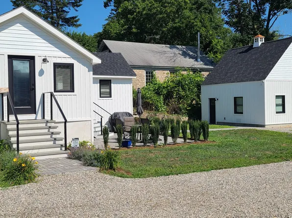 16 Smith St, Mystic, CT 06355