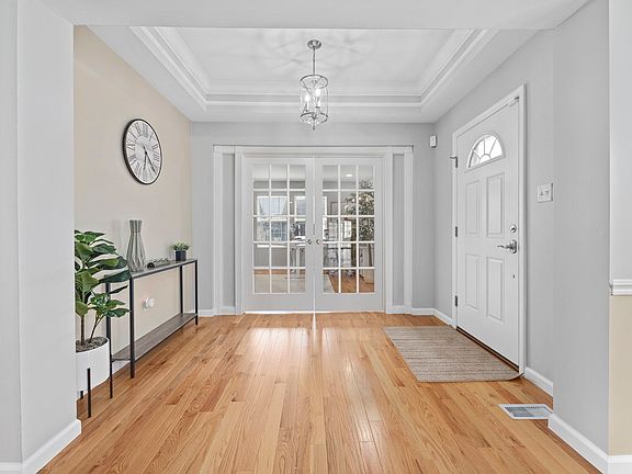 4th image of 1827 English Oak Dr