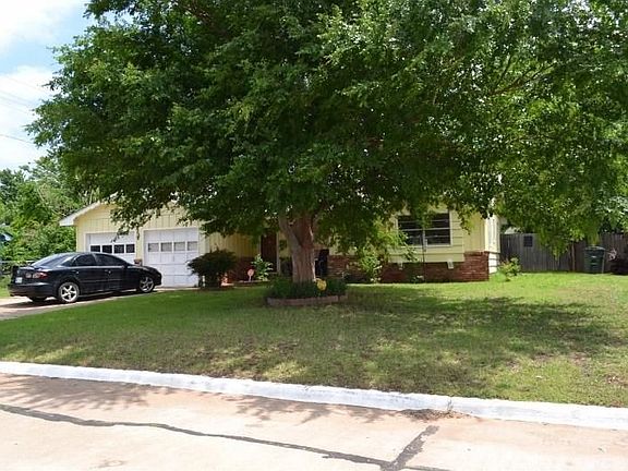 2nd image of 1408 Tanglewood Dr