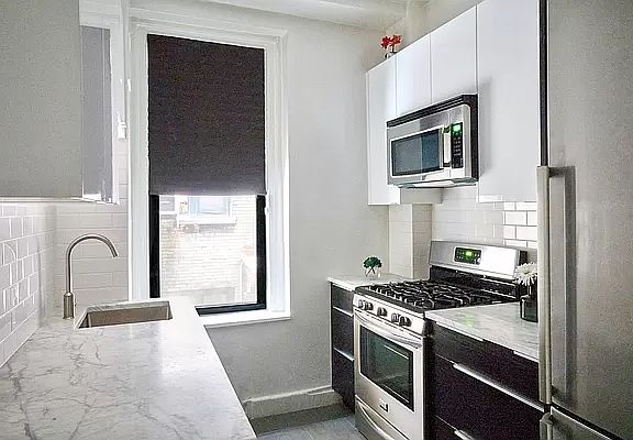 3rd image of 200 W 54th St APT 2M