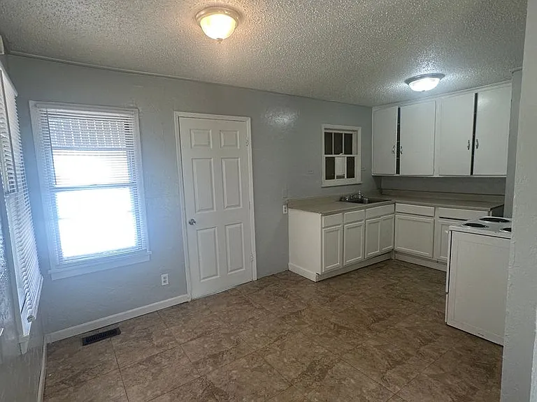 125 E Northrup Dr — Photo 15