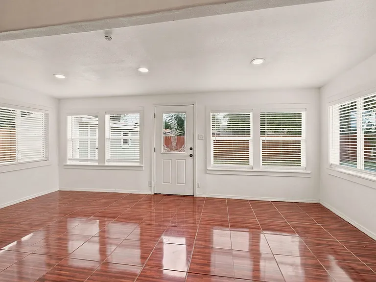 231 Cicero Dr — Photo 9
