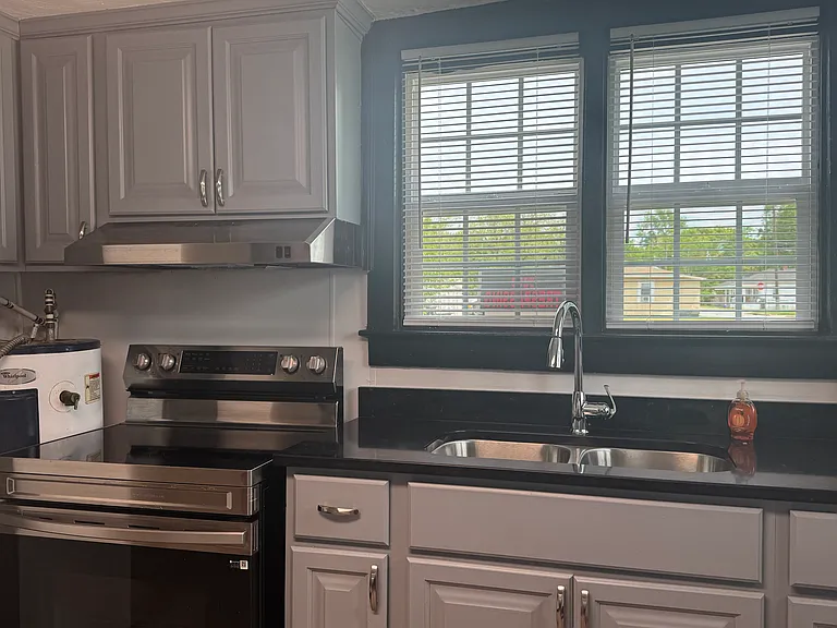 new appliances, great lighting and great cabinets