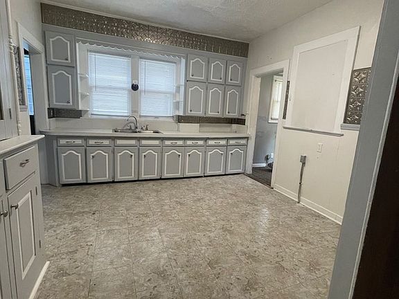 4th image of 1010 Vassar Ave