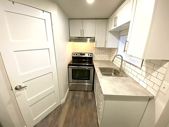 2nd image of 131 Stirton St #3