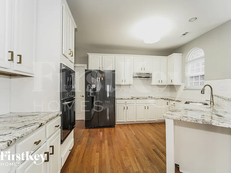 1240 Blackstone Ct NW — Photo 6