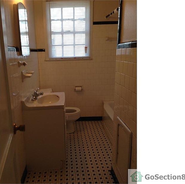 2nd image of 2604 Locust St