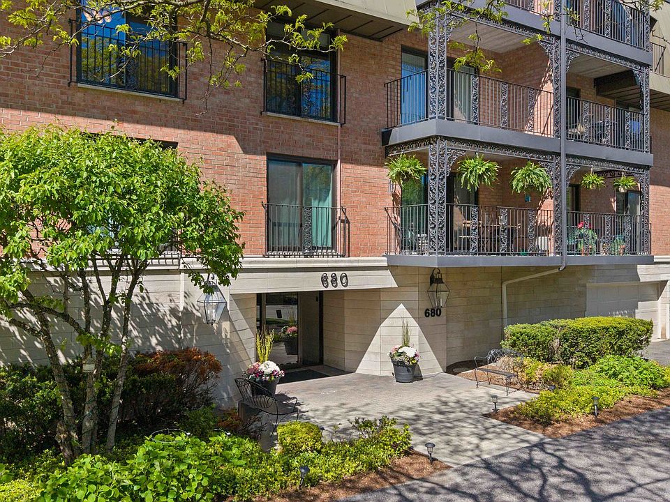 1st image of 680 Green Bay Rd APT 306