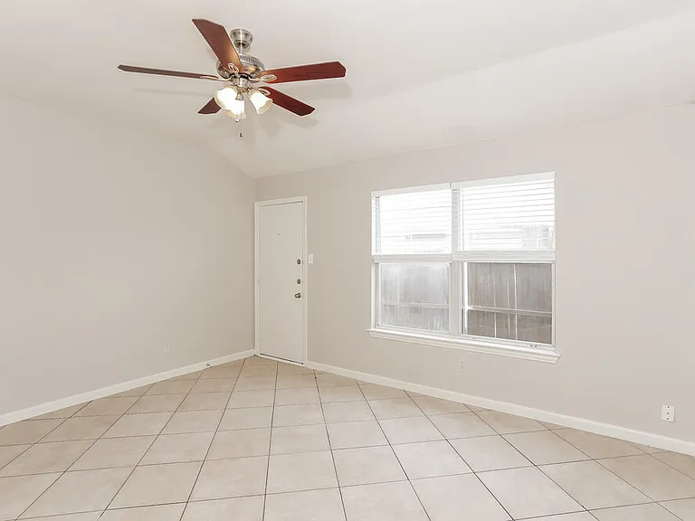 9000 Christopher Cir — Photo 7