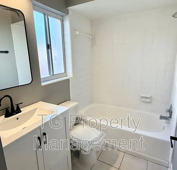 402 Lower 8th Ave S #5 — Photo 13