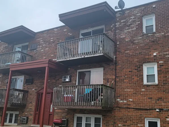 108 Drew Ln #Gl, Waukegan, IL 60085