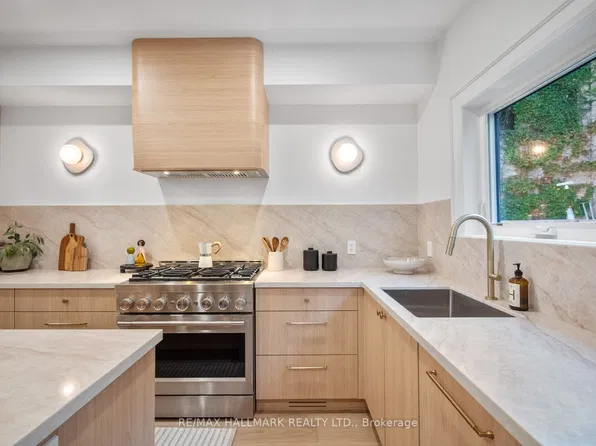 14 McGee St, Toronto, ON M4M 2K9