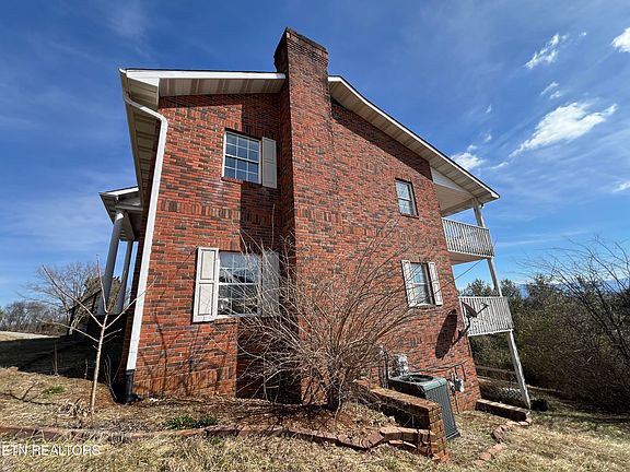4th image of 1060 Hilltop Ln
