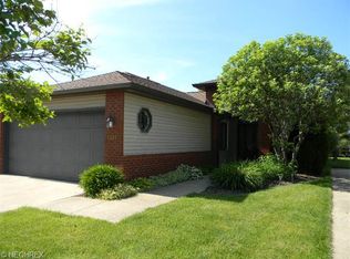 5247 Parkhurst Dr, Sheffield Village, OH 44054