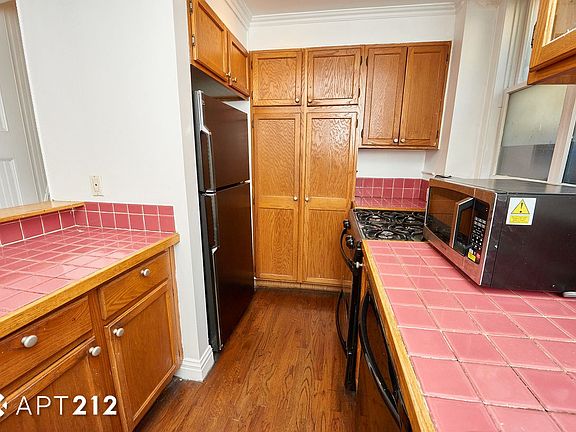 5th image of 126 E 10th St #1