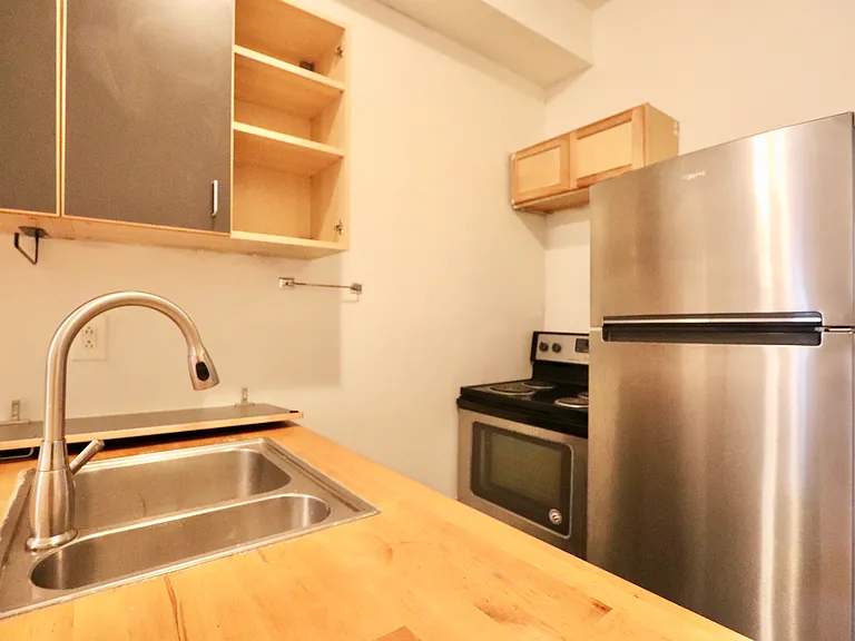 297 Troutman St #3L — Photo 15
