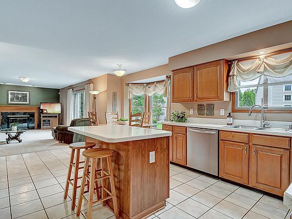 4th image of 9284 Hampshire Ct