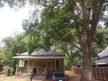 2nd image of 713 Illinois St