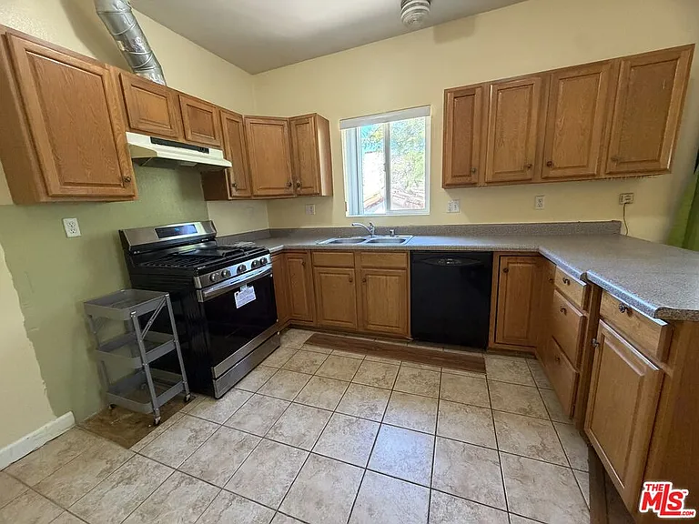 1839 Arlington Ave — Photo 6