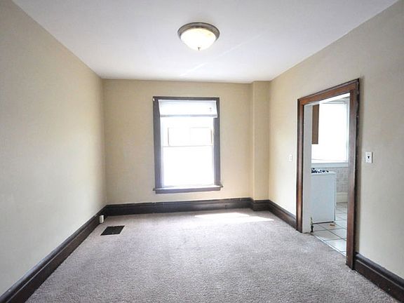 3rd image of 177 E 11th Ave