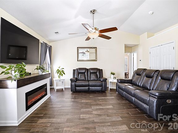 5th image of 6714 Wicked Oak Ln