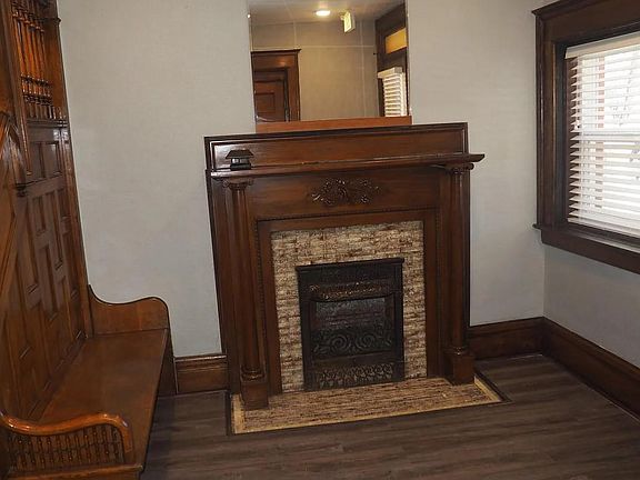 4th image of 211 N Sherman St APT 4