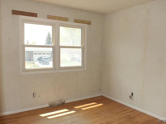 5th image of 1601 Arnold St